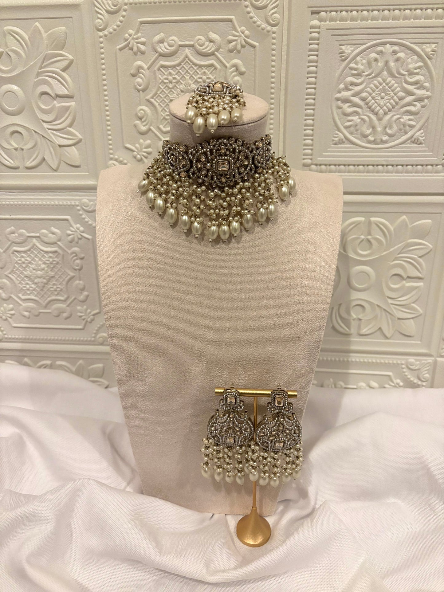 White and Gold Choker Set | Pearl Collection