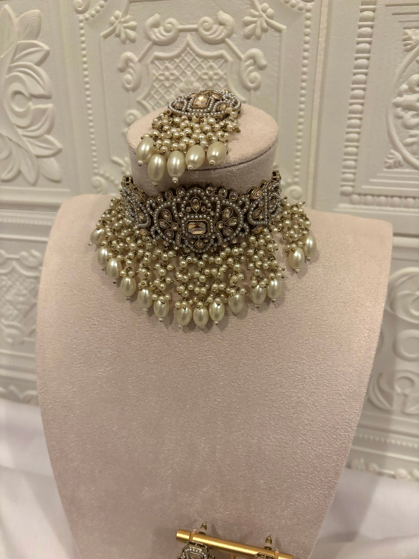 White and Gold Choker Set | Pearl Collection
