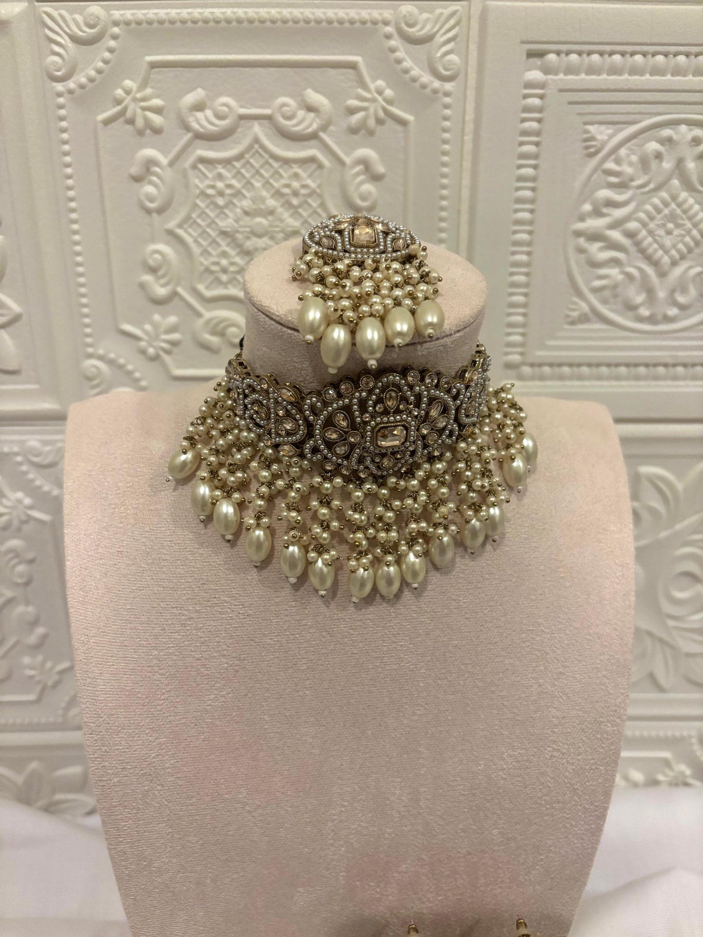 White and Gold Choker Set | Pearl Collection